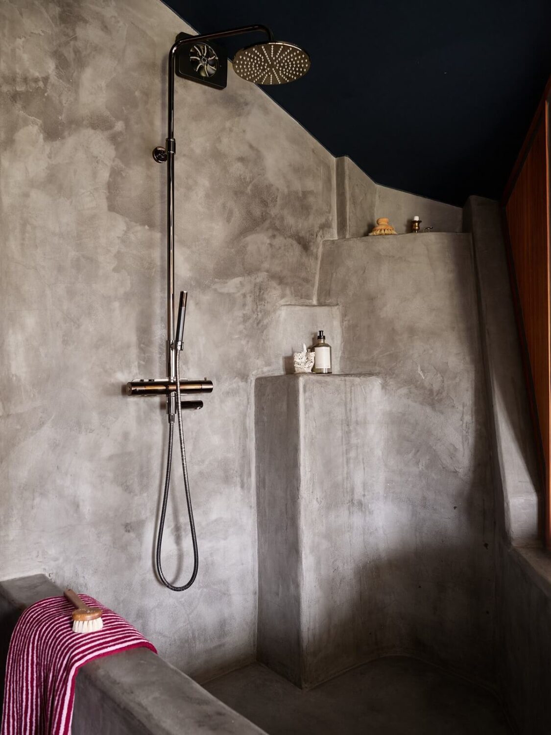 A Stunning Bathroom in a Duplex Apartment in Stockholm 25 bathroom shower with dark painted ceiling nordroom