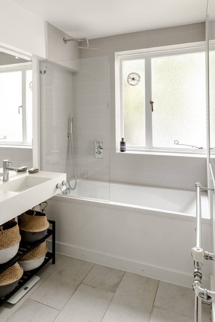 High Ceilings in a Light London Apartment 12 bathroom with bath and baskets