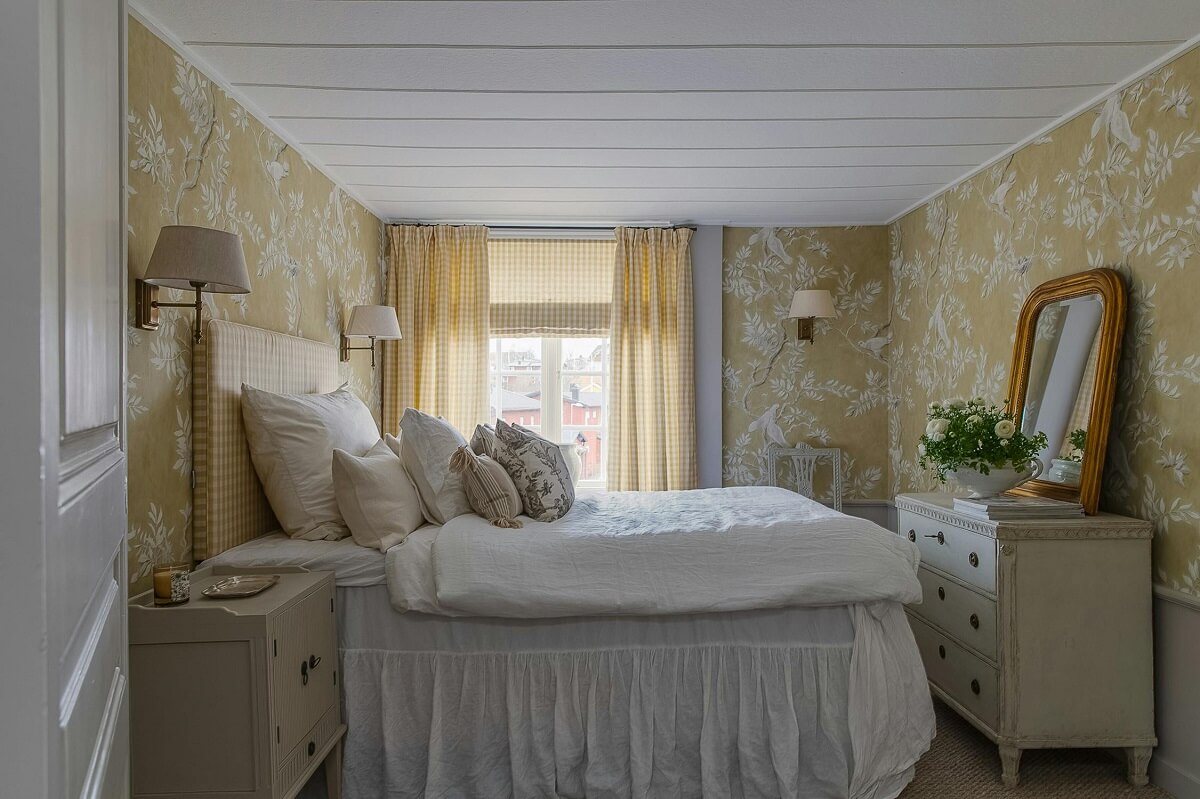 A Classic and Luxurious Lakeside Home in Sweden 19 bedroom