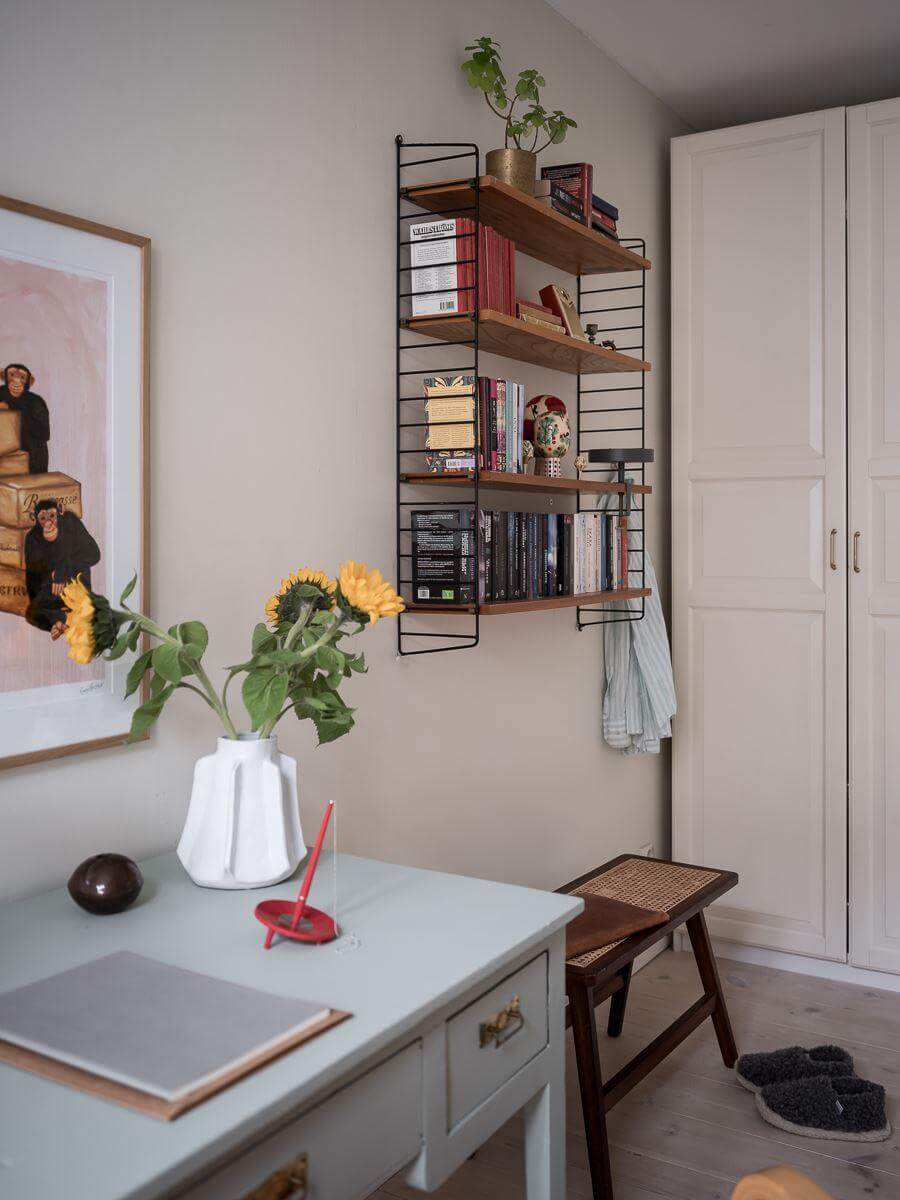A Light Two Bedroom Apartment in Gothenburg 14 bedroom desk