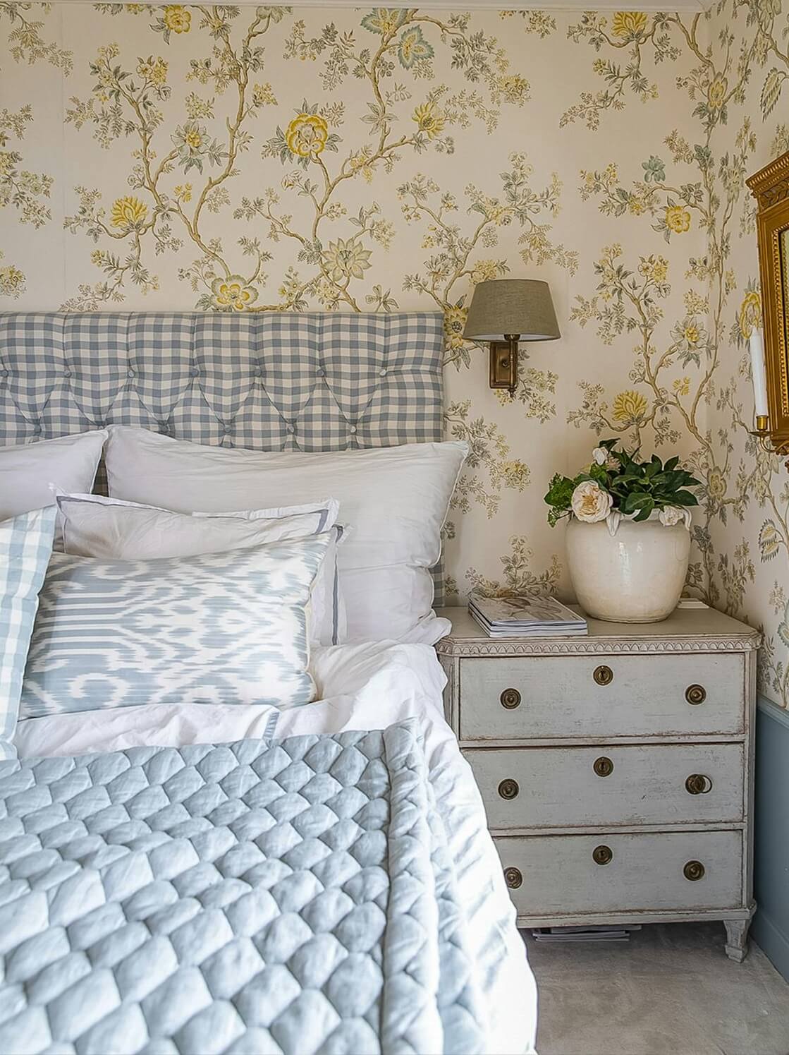 A Classic and Luxurious Lakeside Home in Sweden 17 bedroom wallpaper luxurious summer house sweden nordroom