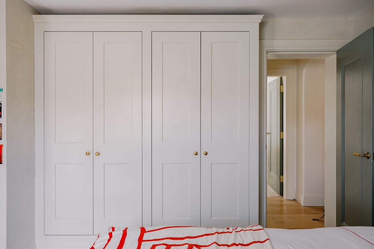 A White English House with a Beautiful Open-Plan Kitchen 19 bedroom wardrobes