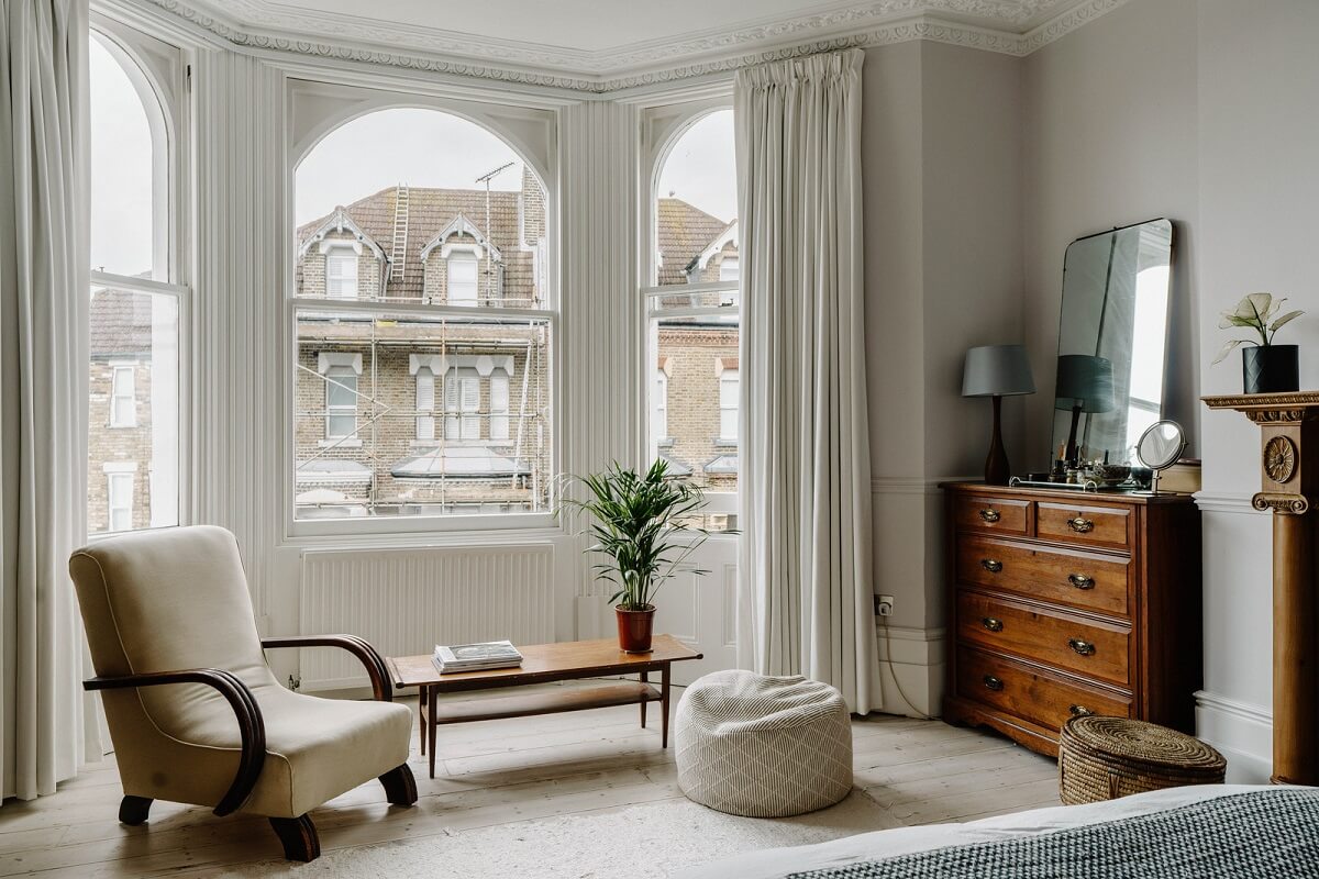 Neutral Tones and Original Features in an English Townhouse 10 bedroom with bay window