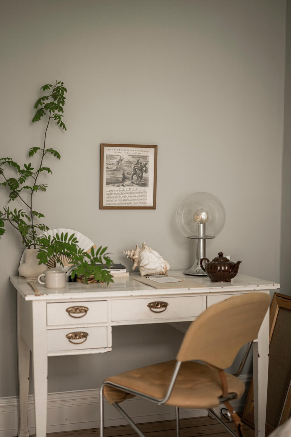 Wallpaper and Historic Charm in a Swedish Apartment 29 bedroom with desk