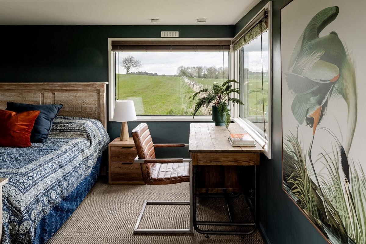 A Tiny Off-Grid House in the English Countryside 15 bedroom-with-desk-blue-walls-nordroom