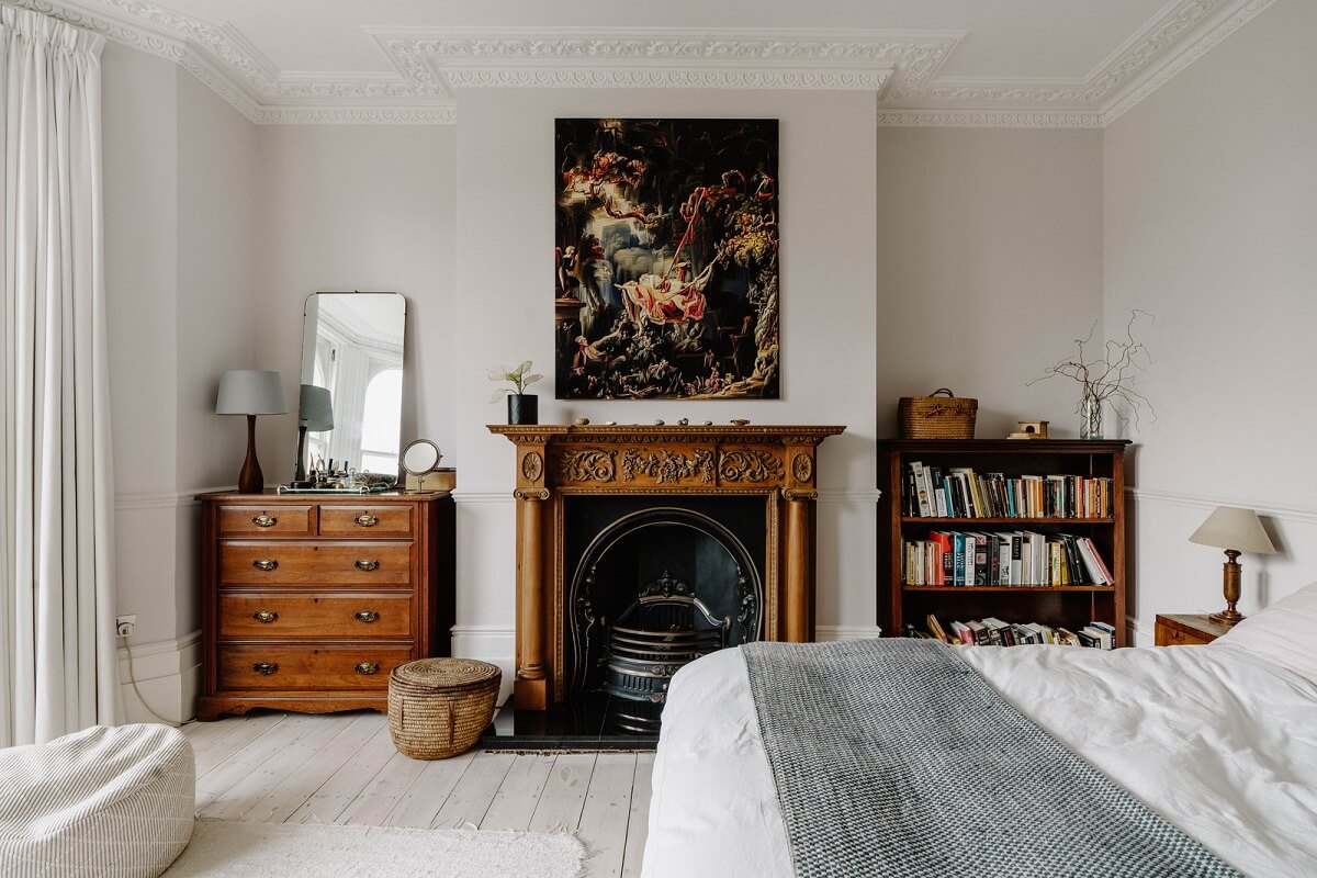 Neutral Tones and Original Features in an English Townhouse 9 bedroom with fireplace
