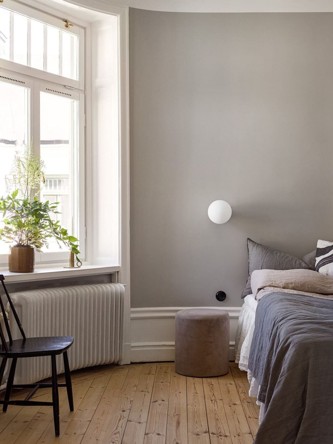 A Gray Stockholm Apartment with a Black Kitchen 11 bedroom with light gray walls nordroom