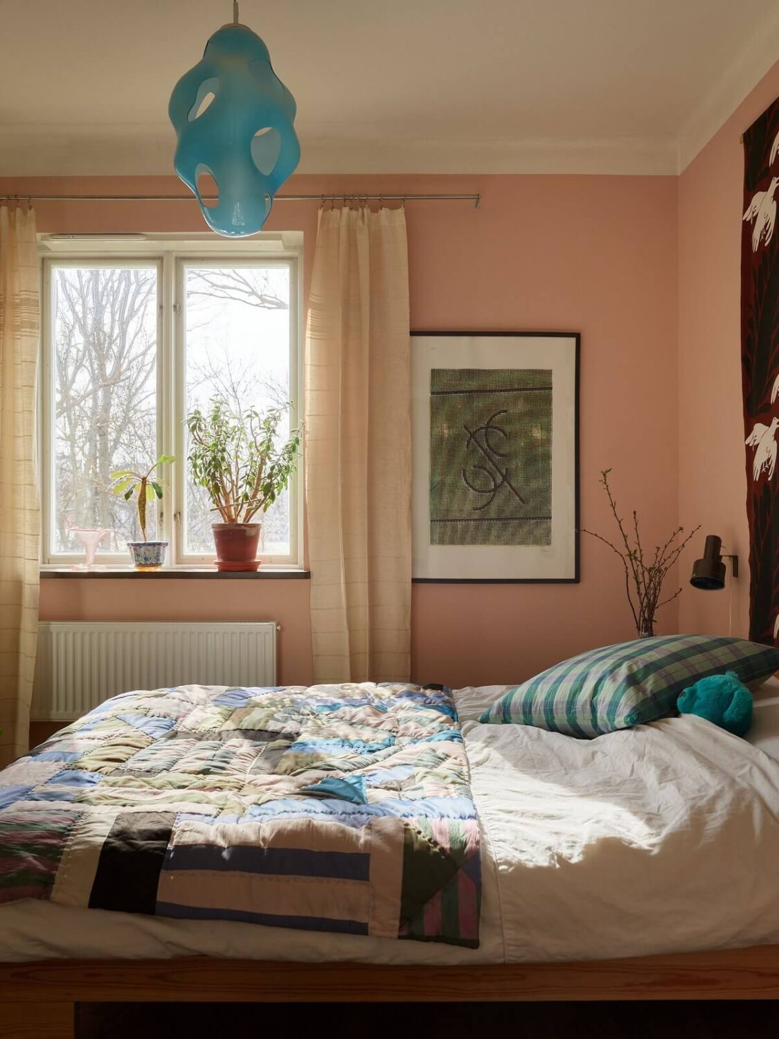 A Swedish Apartment with a Restored Original Kitchen 13 bedroom with pink walls