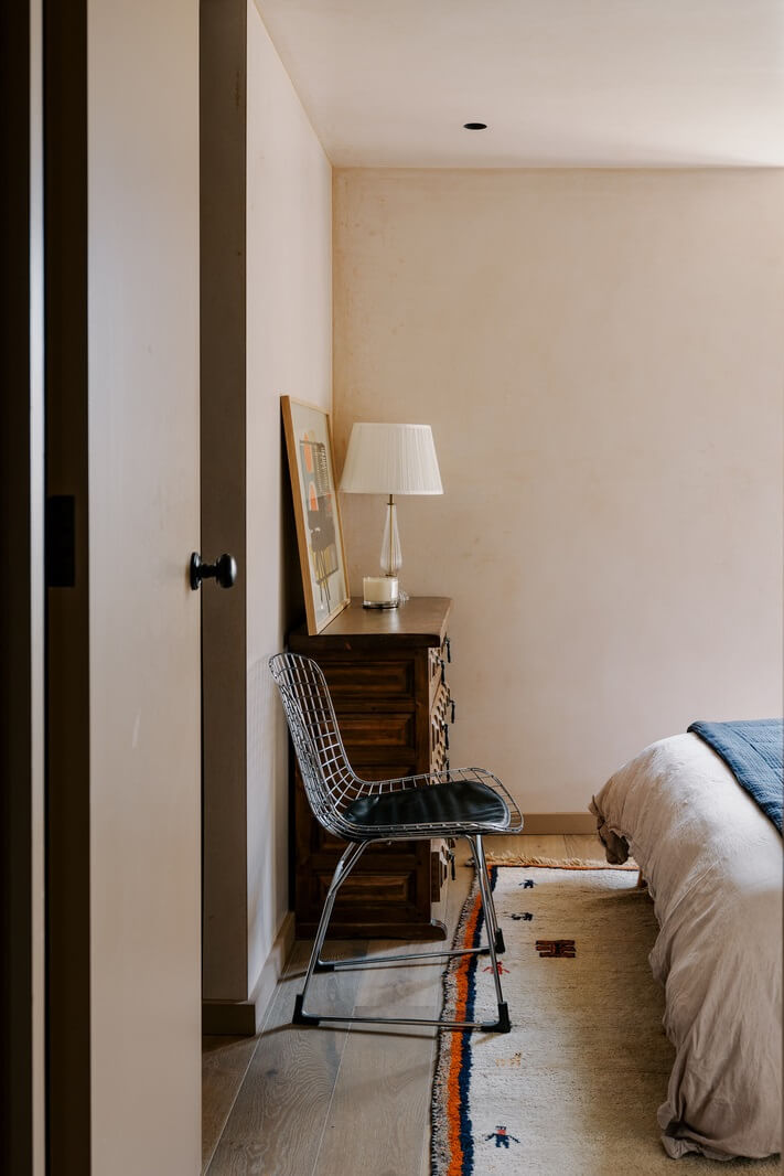 Warm Color Tones in a London Apartment with a Garden 15 bedroom