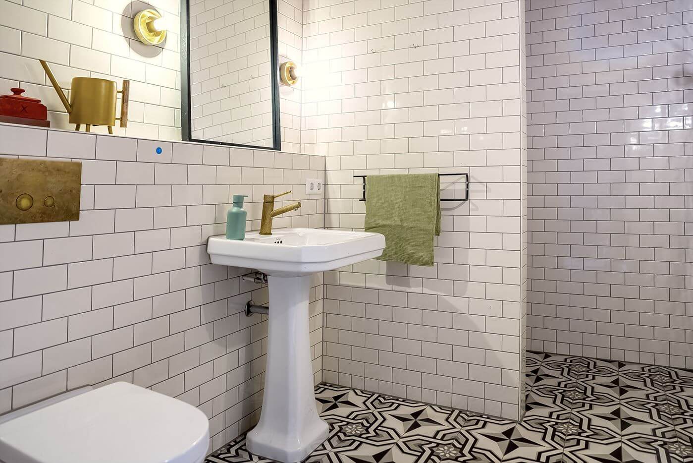 A Colorful Family Home with Open-Plan Spaces in Amsterdam 22 black and white bathroom