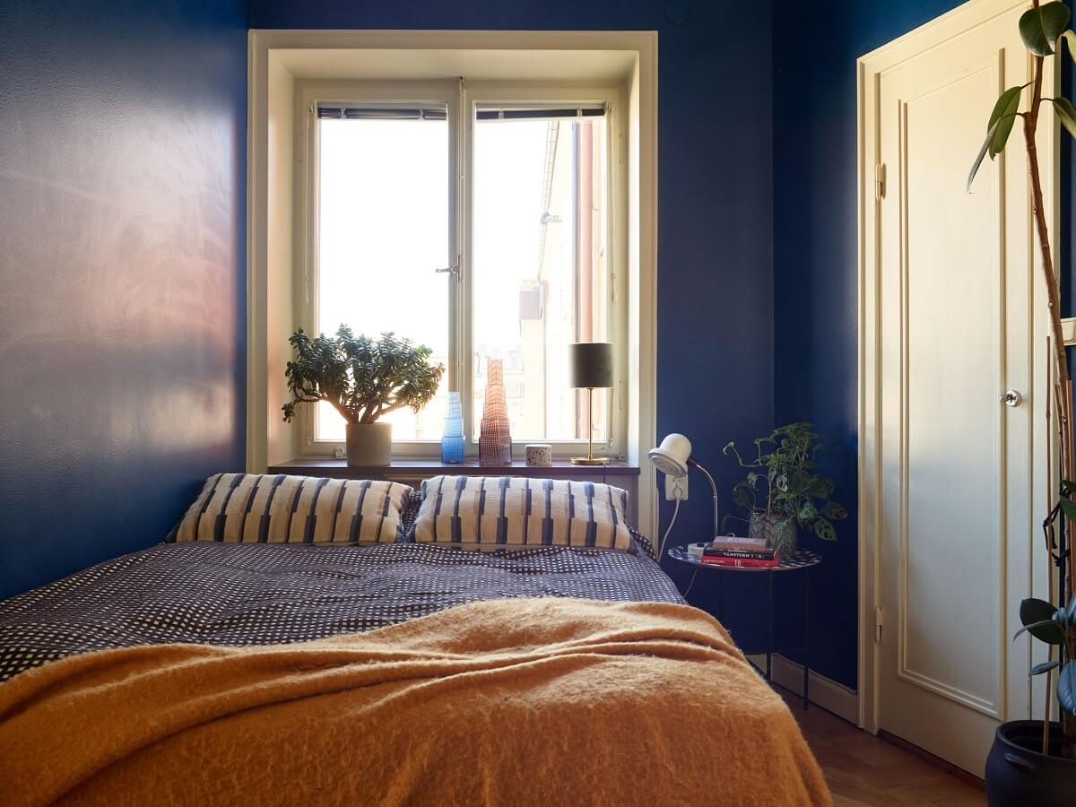 Valspar Color of the Year 2025: Encore 13 blue and ochre yellow bedroom nordroom
