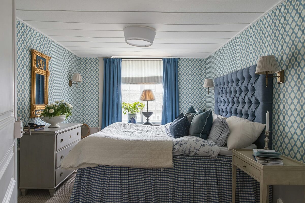 A Classic and Luxurious Lakeside Home in Sweden 23 blue bedroom luxurious summer house sweden nordroom