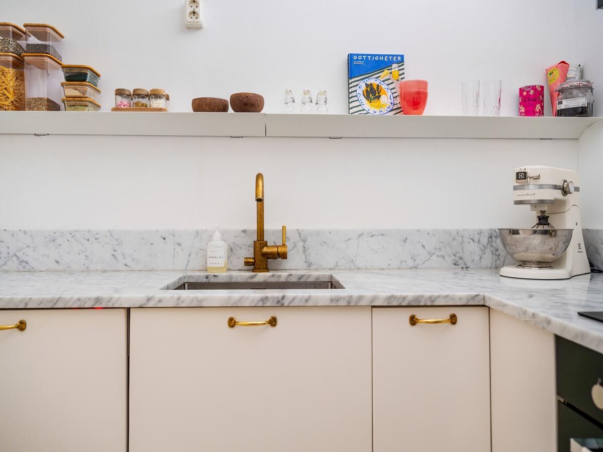 A Small, Tastefully Renovated Apartment in Stockholm 12 brass fitting light kitchen with shelf
