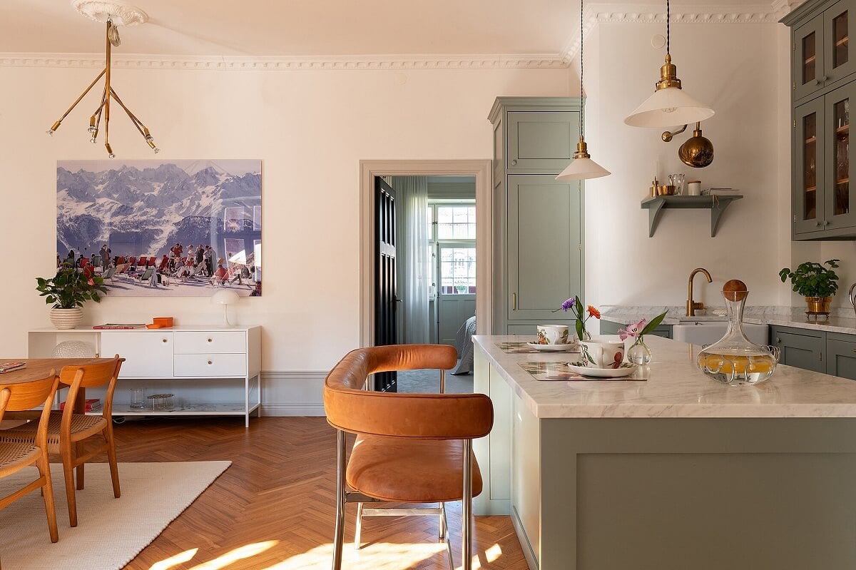 An Elegant Turn-of-the-Century Apartment in Stockholm 6 breakfast bench kitchen island