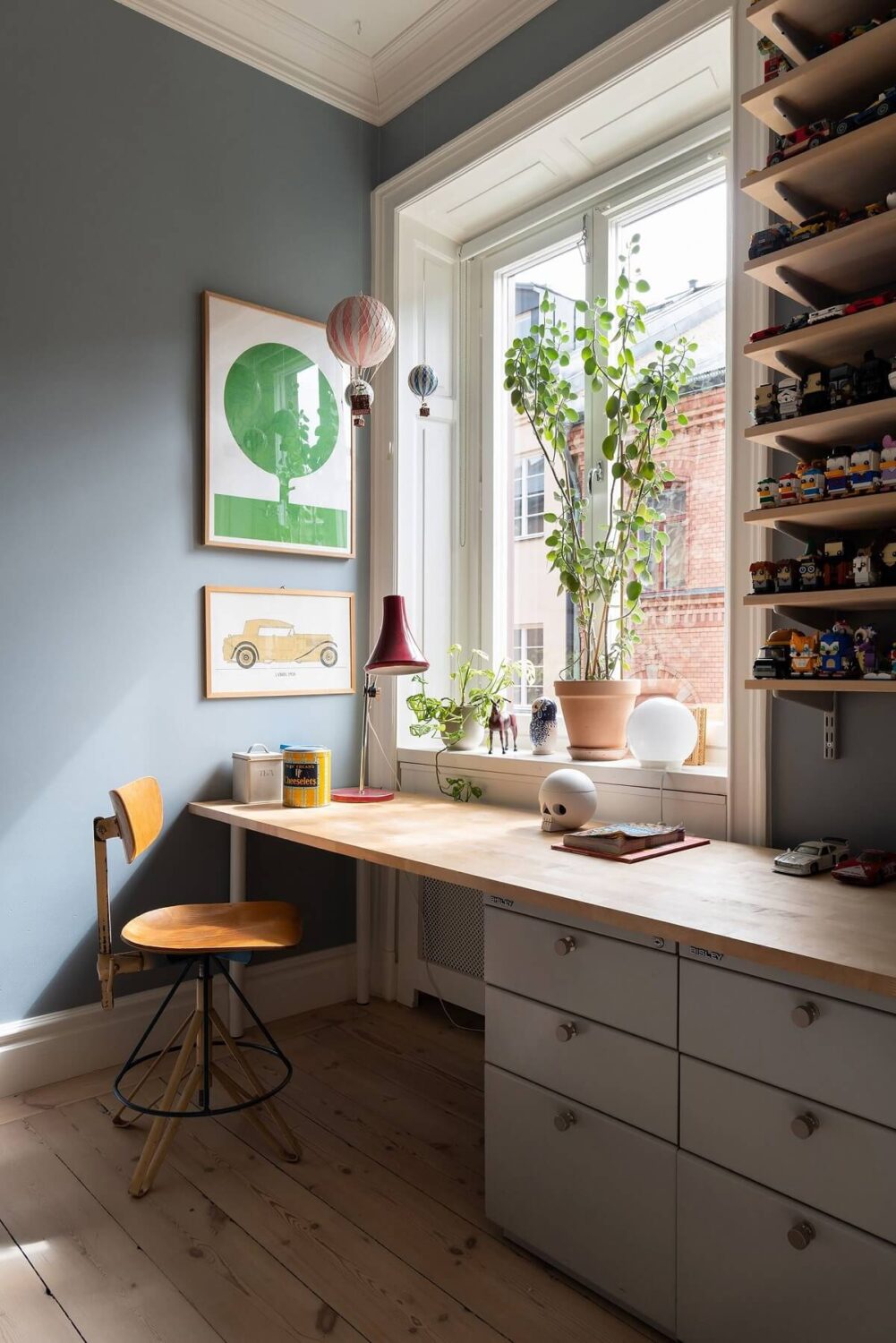 Best of 2024: Children's Bedrooms 8 children bedroom with desk in front of the window nordroom