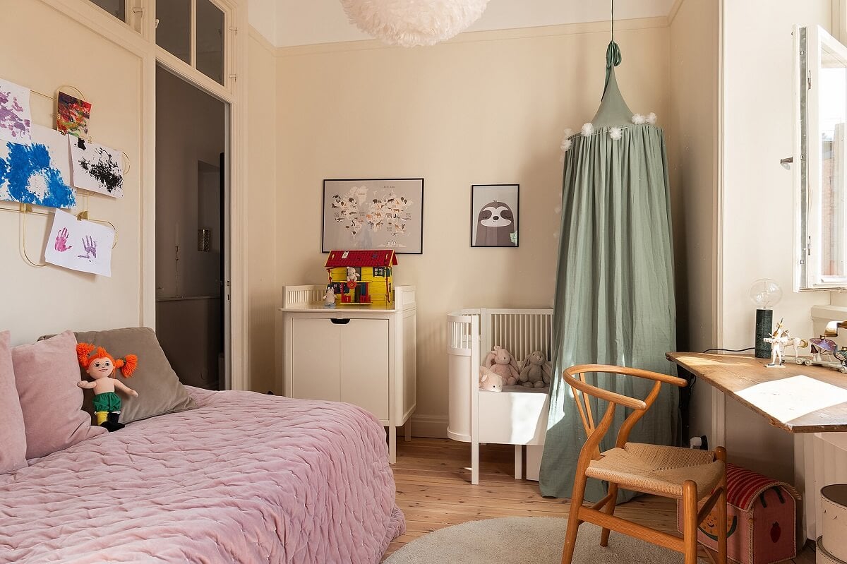 An Elegant Turn-of-the-Century Apartment in Stockholm 30 children bedroom with desk