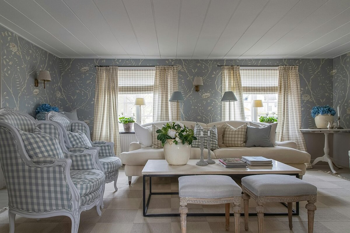 A Classic and Luxurious Lakeside Home in Sweden 26 comfu sitting room luxurious summer house sweden nordroom