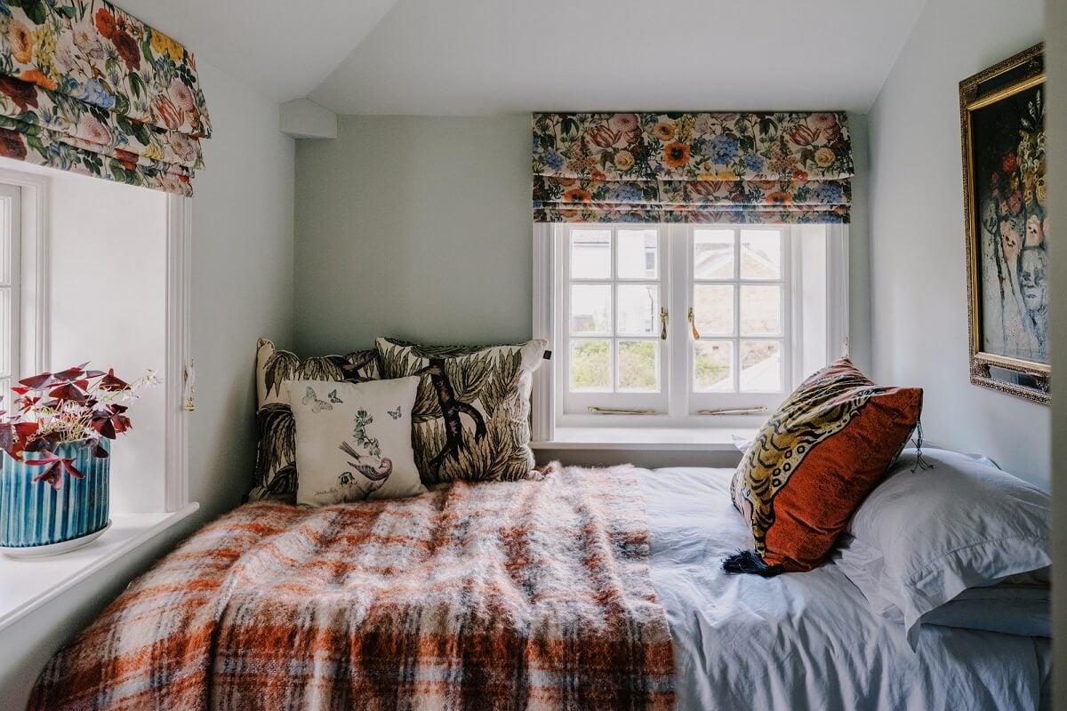 A White English House with a Beautiful Open-Plan Kitchen 22 cozy bedroom