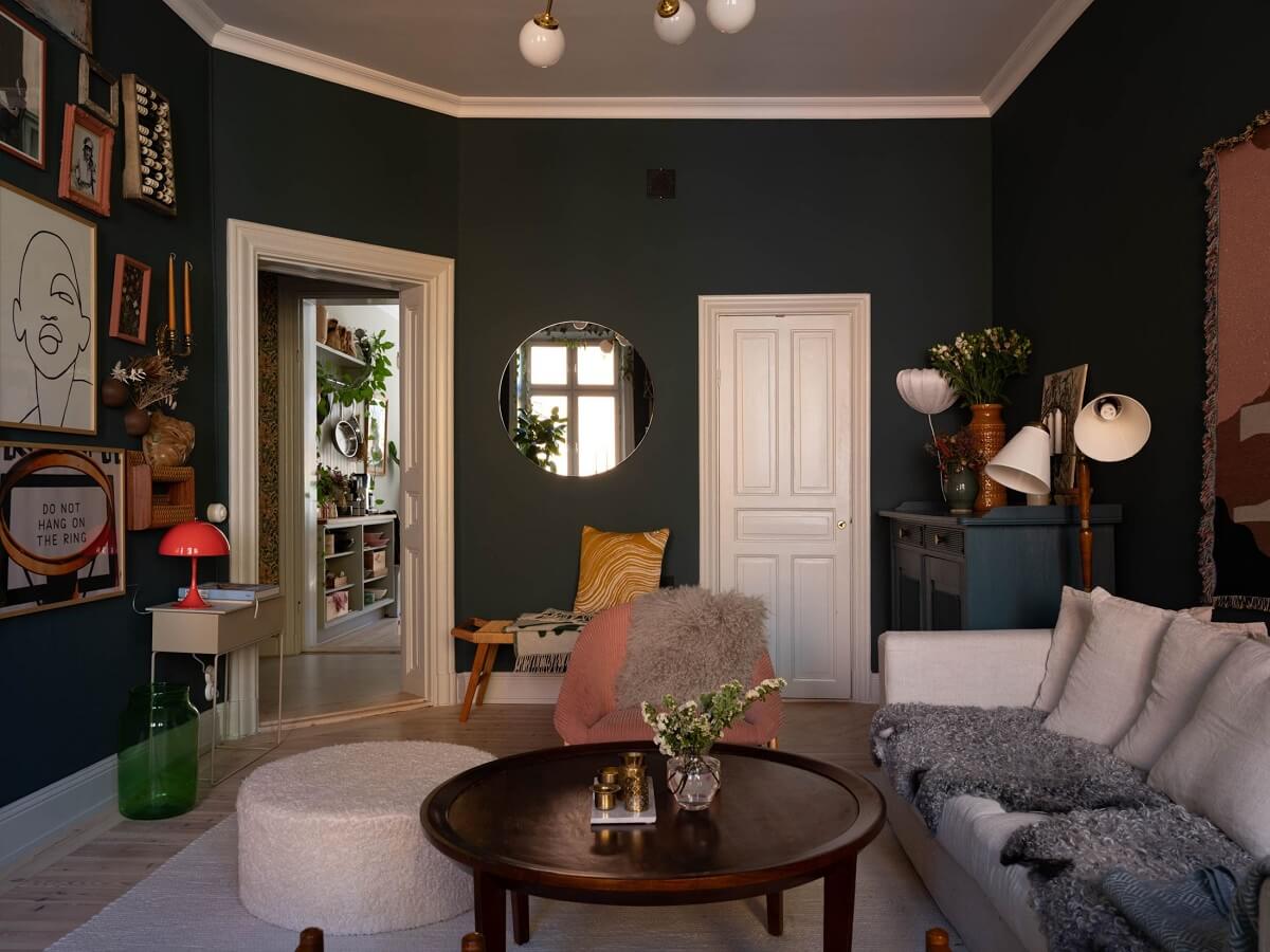Light and Dark Tones in a Stunning Apartment 10 dark living room gallery wall