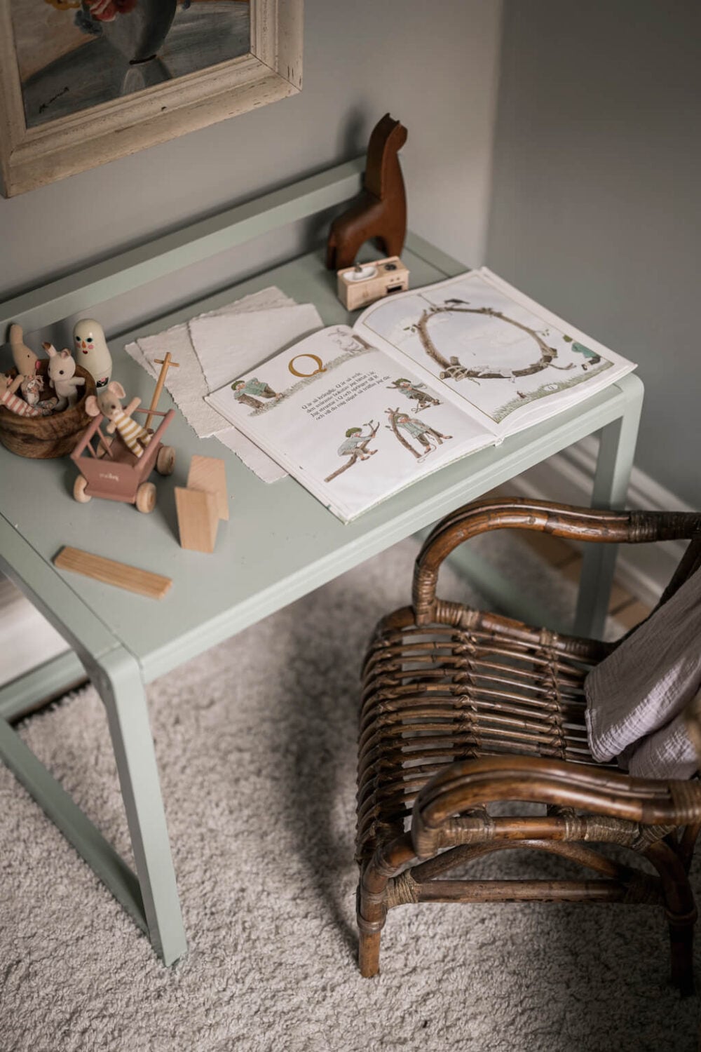 Wallpaper and Historic Charm in a Swedish Apartment 31 desk