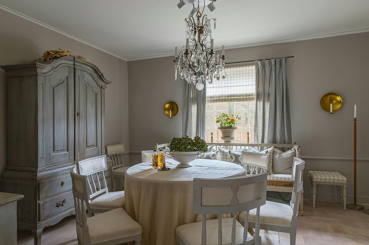 A Classic and Luxurious Lakeside Home in Sweden 9 dining room luxurious summer house sweden nordroom