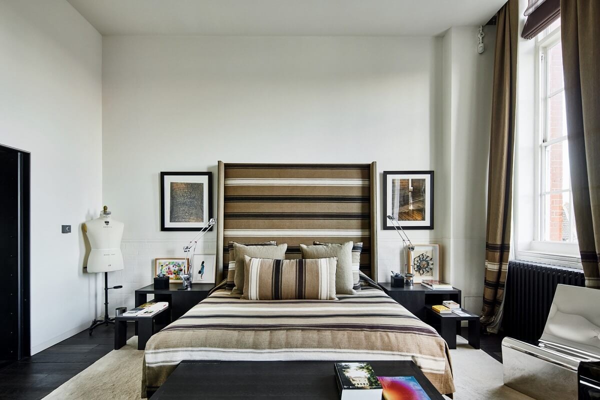 A Monochrome London Loft Filled with Art 22 double bedroom monochrome loft apartment london nordroom