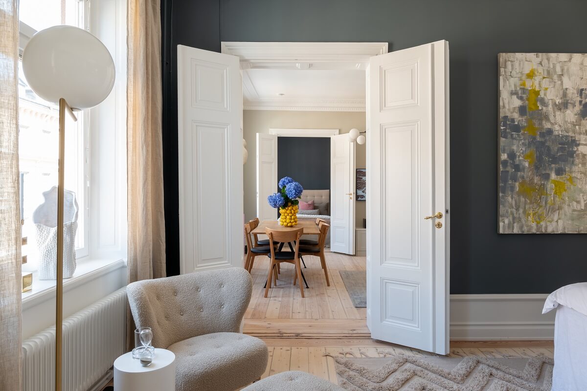 A Light Renovated Apartment in Stockholm 15 double doors apartment