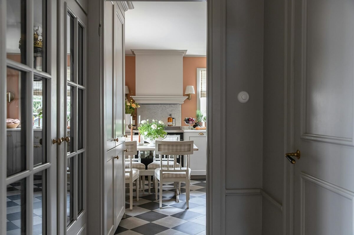 A Classic and Luxurious Lakeside Home in Sweden 10 f0c55340 e7d8 11ee ad92 8ddb3719be4f A Classic and Luxurious Lakeside Home in Sweden