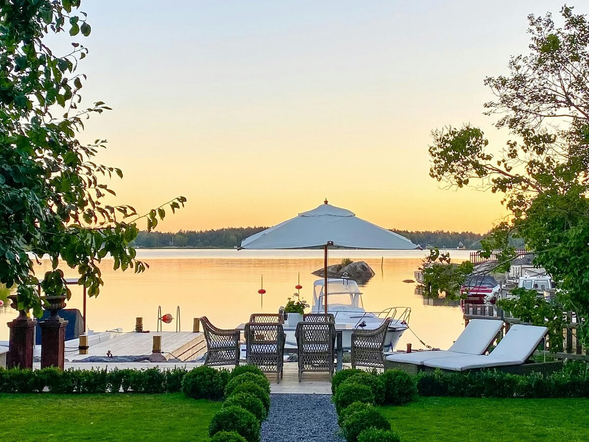 A Classic and Luxurious Lakeside Home in Sweden 30 garden lake view luxurious summer house sweden nordroom