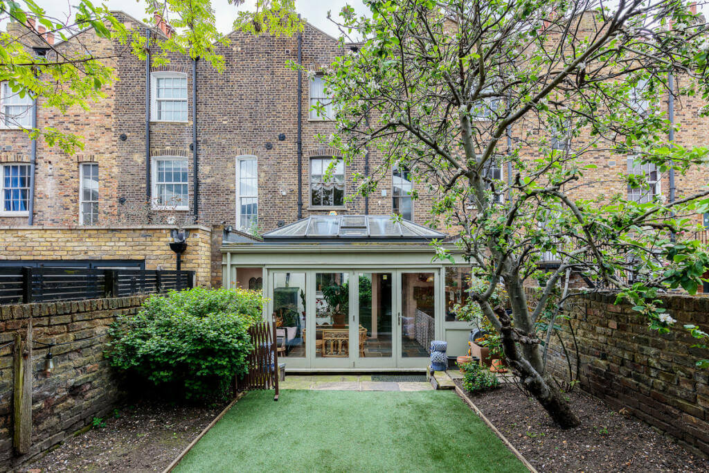 Unique Color Combinations and Design in a London Townhouse 23 garden with tree