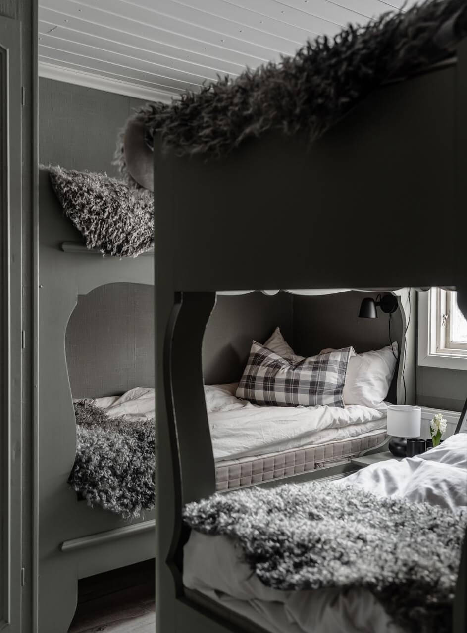 A Gray Swedish Log House Decorated for Christmas 15 gray bedroom with bunk beds in log house nordroom