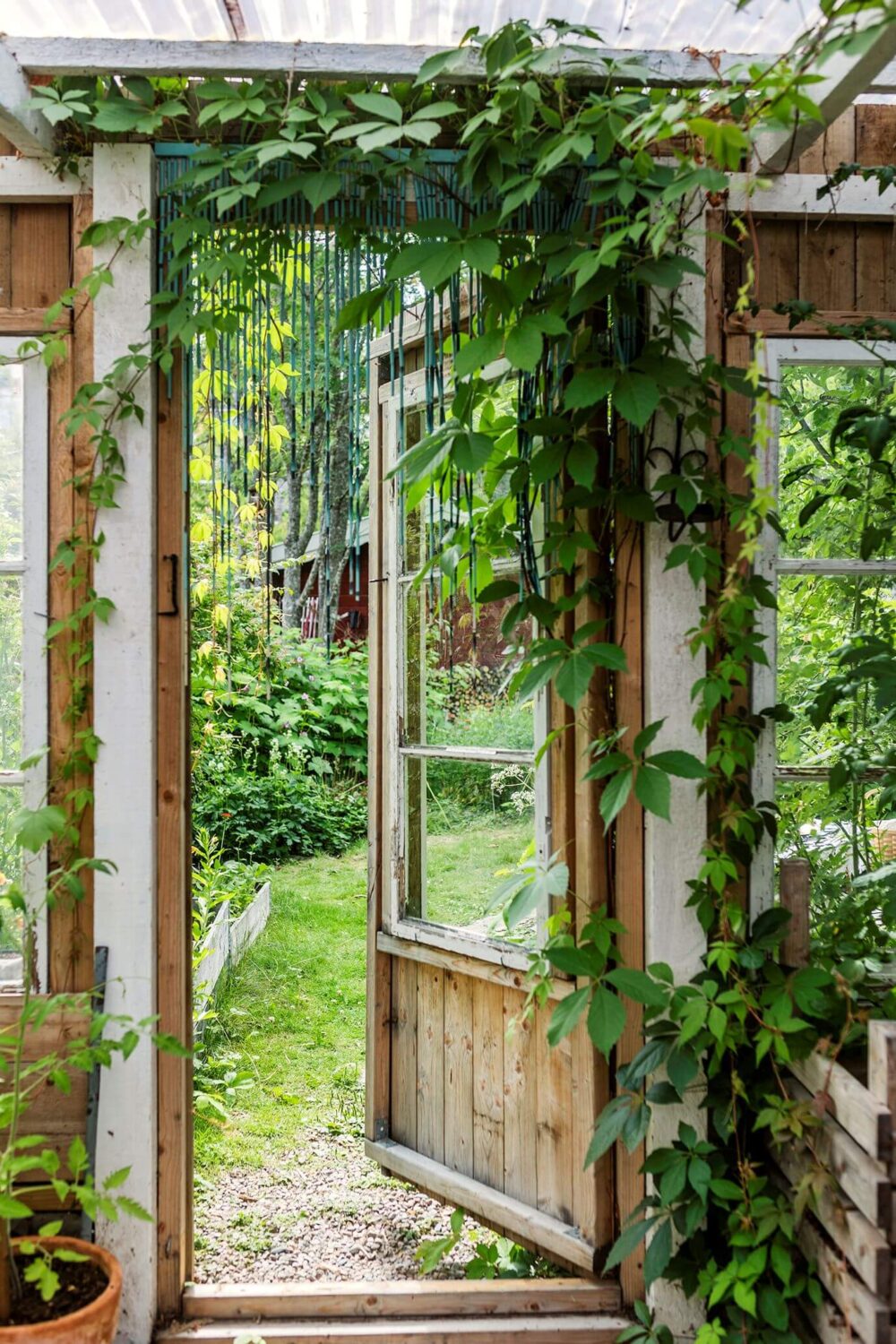 A Historic Swedish Country House with a Beautiful Garden 28 green house swedish country house