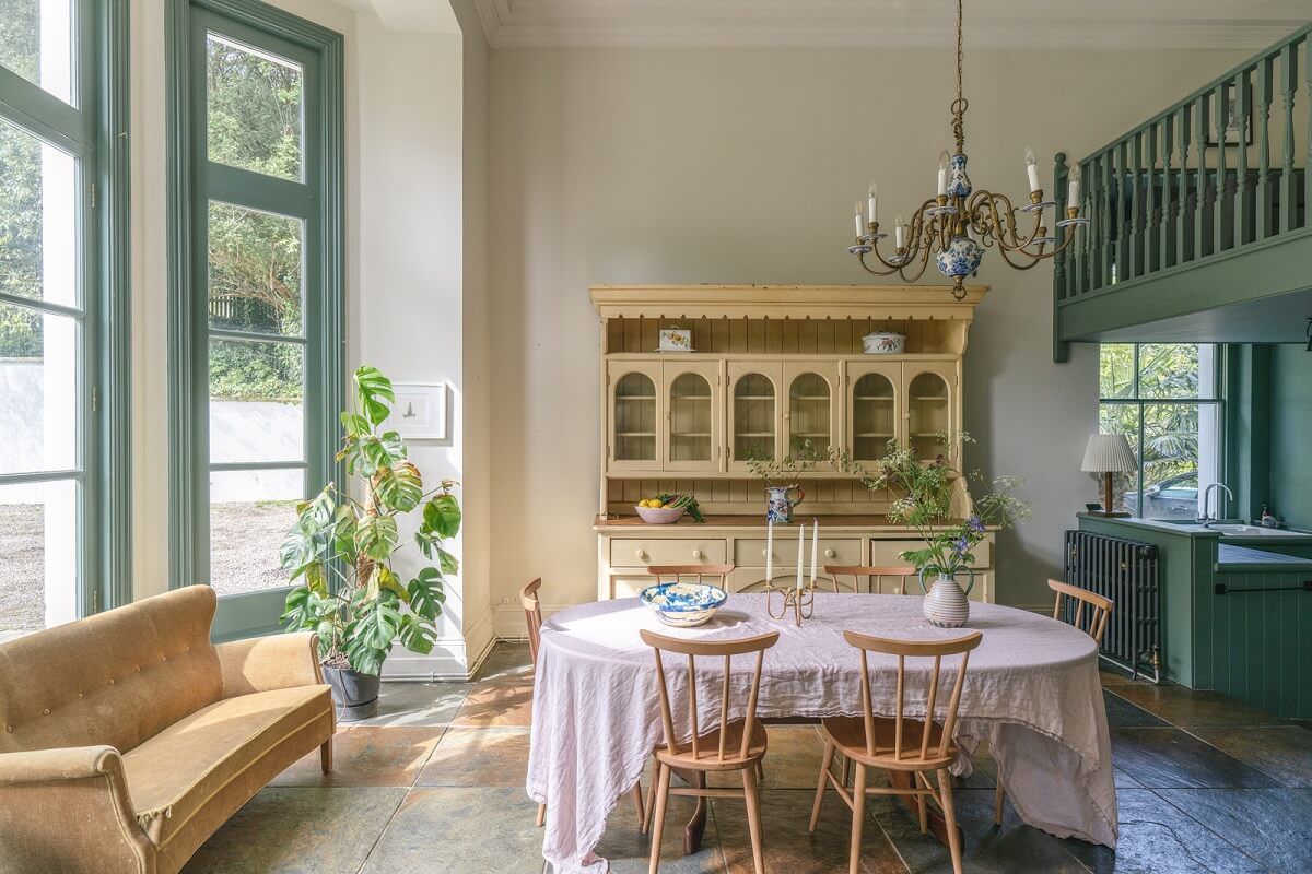 Grand Rooms and Vibrant Colors in an English Country Home 6 green kitchen with loft space and dining table nordroom