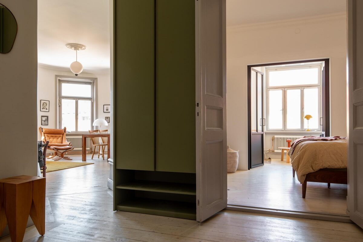 A Corner Apartment with an Industrial Style Kitchen 24 green wardrobes