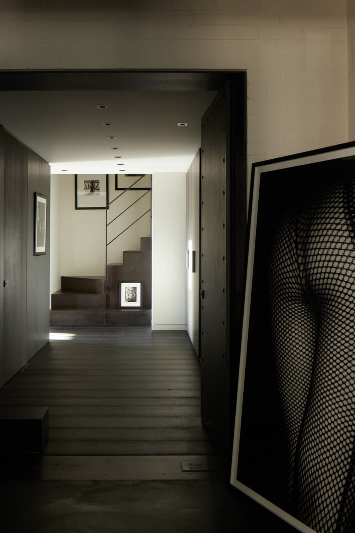 A Monochrome London Loft Filled with Art 16 hall monochrome loft apartment london nordroom