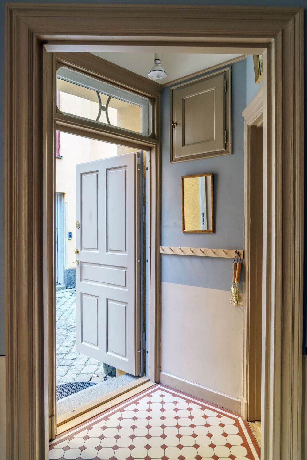 A Unique Courtyard Home in Stockholm 13 hallway 7 A Unique Courtyard Home in Stockholm