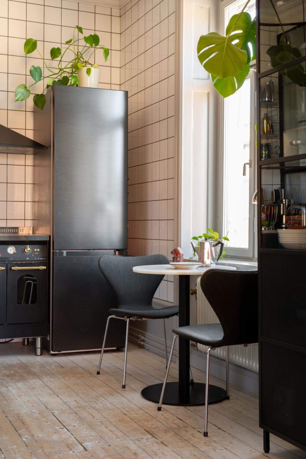 A Corner Apartment with an Industrial Style Kitchen 3 kitchen breakfast table window