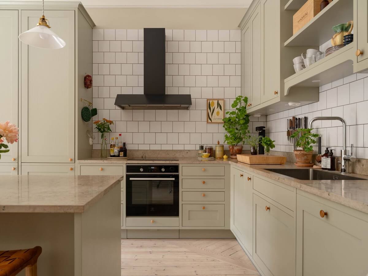 Light and Dark Tones in a Stunning Apartment 22 kitchen white tiles