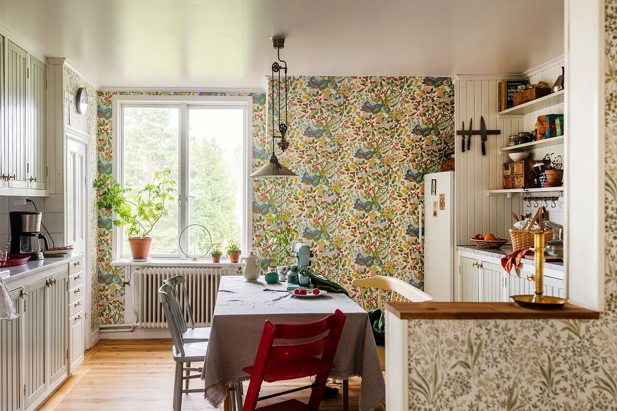 A Historic Swedish Country House with a Beautiful Garden 10 kitchen with colorful wallpaper