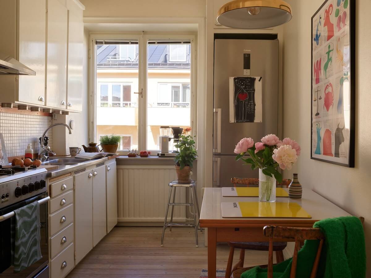 A Vintage Apartment with a Vibrant Blue Bedroom 9 kitchen with small table