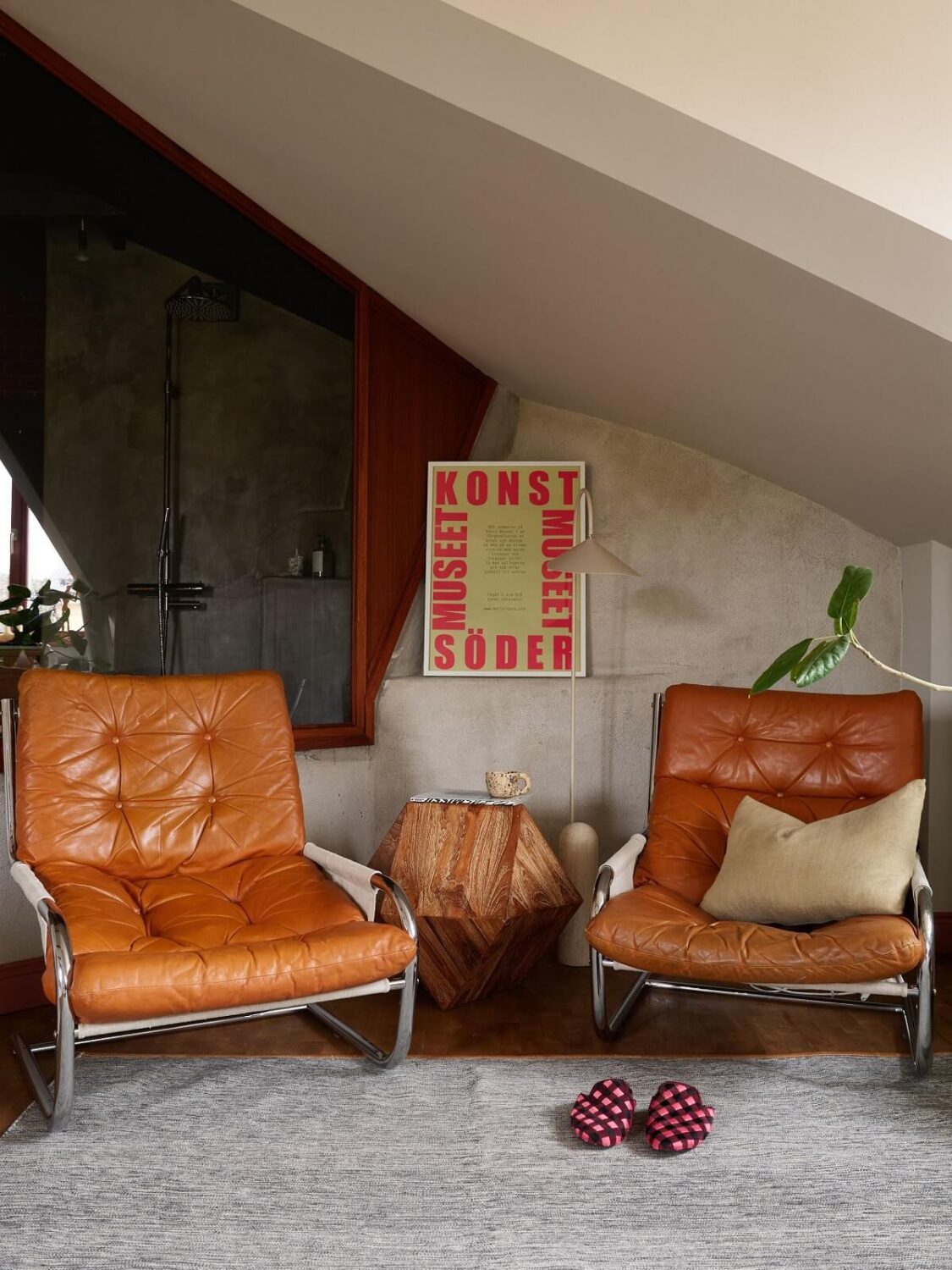 A Stunning Bathroom in a Duplex Apartment in Stockholm 21 leather chairs