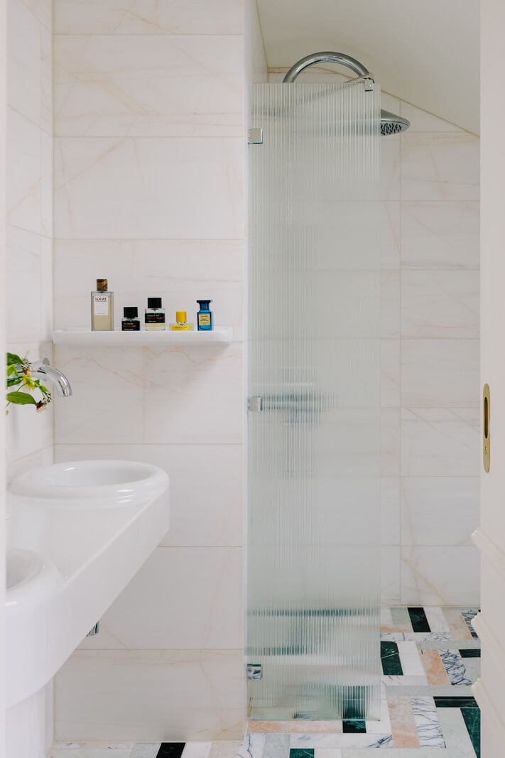 A White English House with a Beautiful Open-Plan Kitchen 16 light bathroom colorful marble floor tiles