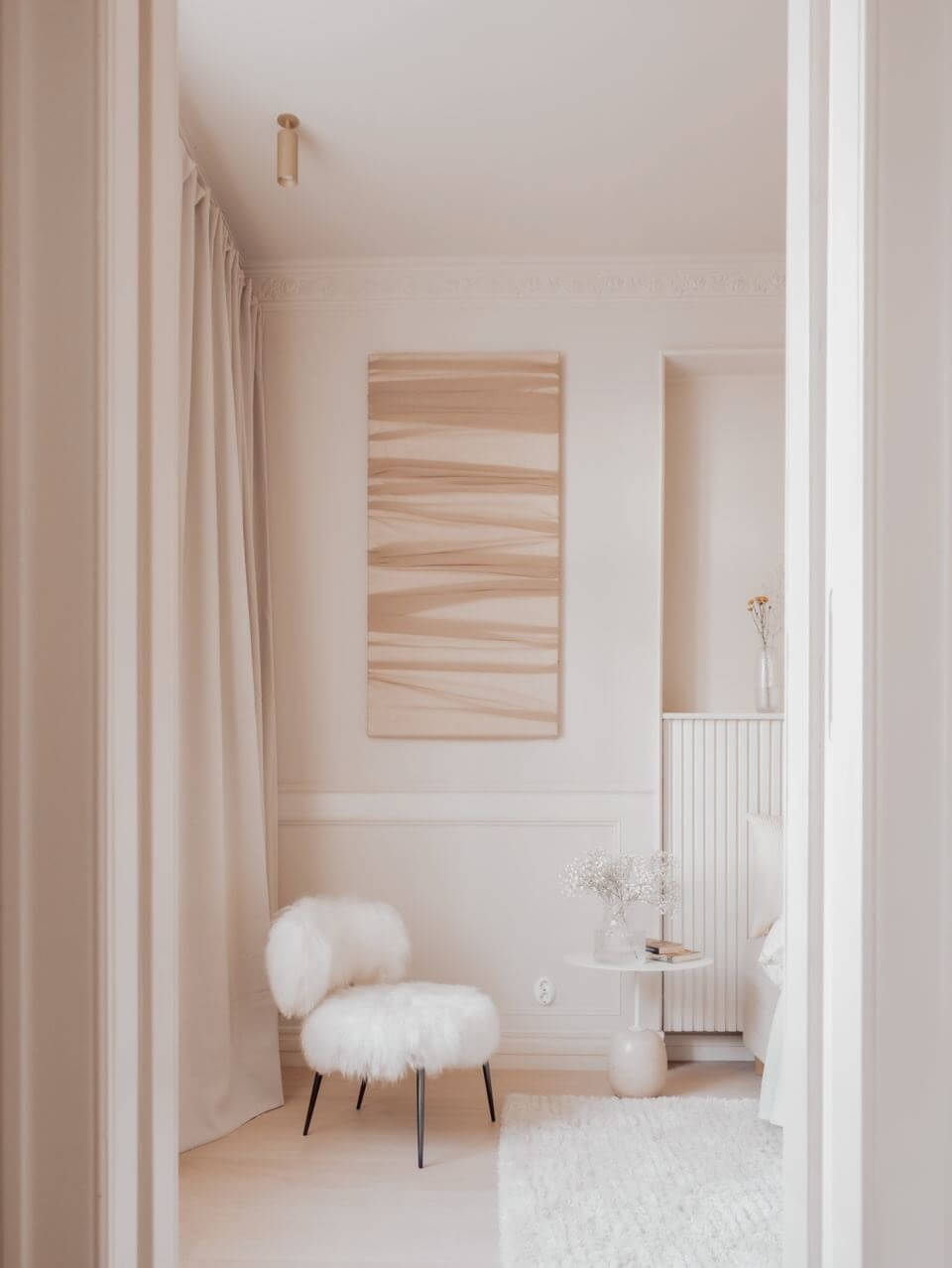 A Serene and Luxurious Apartment in Stockholm 11 light bedroom