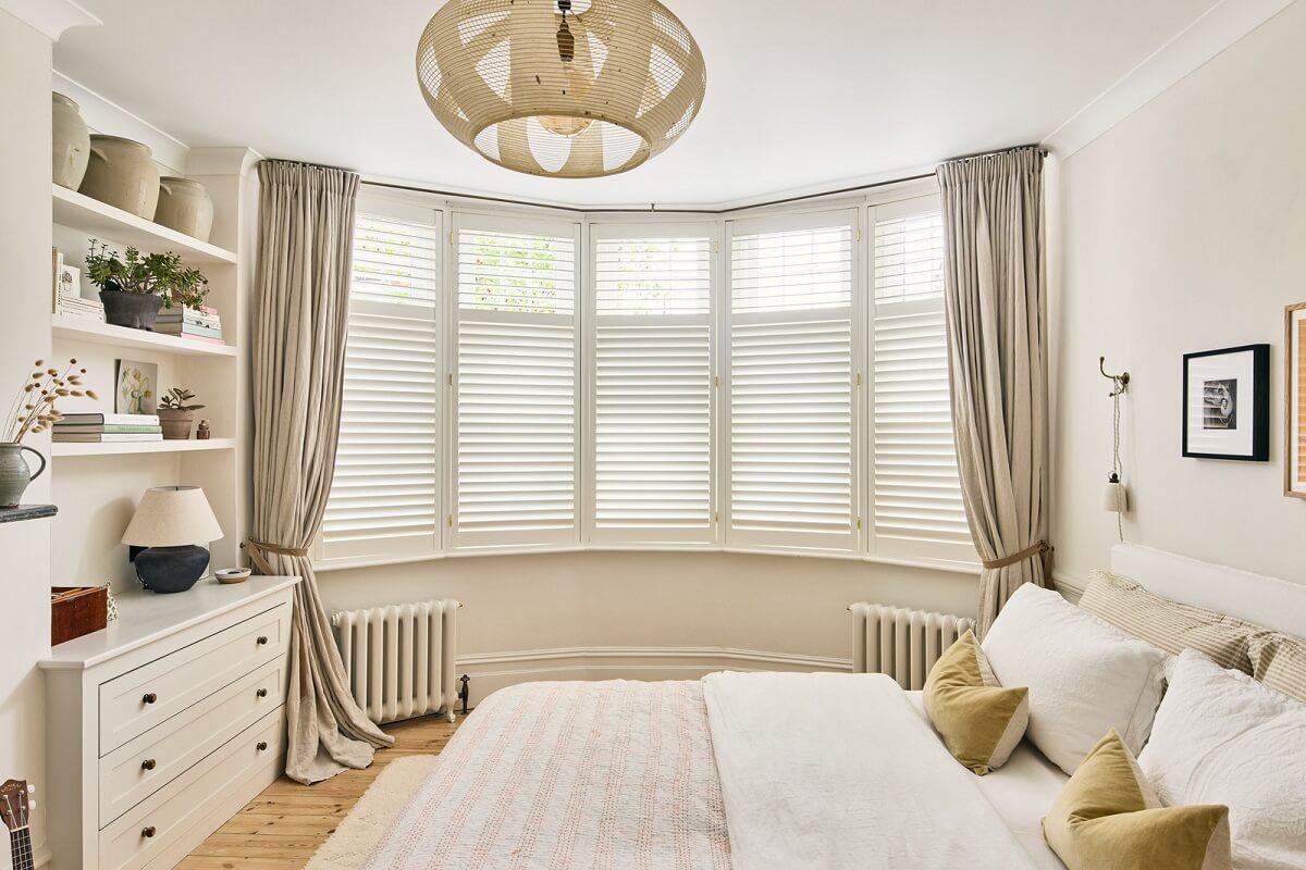A Light Garden Apartment in London's Poet's Corner 14 light bedroom with bay window