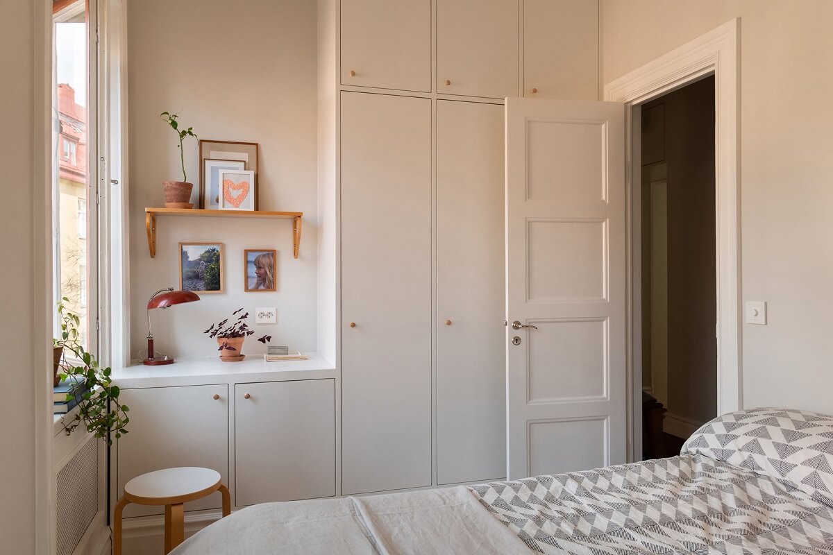 Light Rooms in a Renovated Historic Apartment in Stockholm 16 light bedroom with built in wardrobes nordroom
