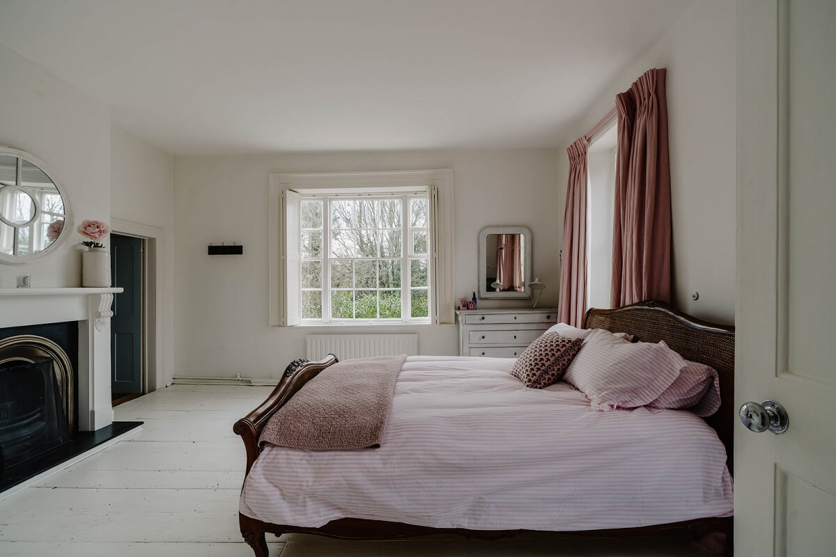 An 18th-Century Historic House with an Amazing Kitchen 20 light bedroom with fireplace