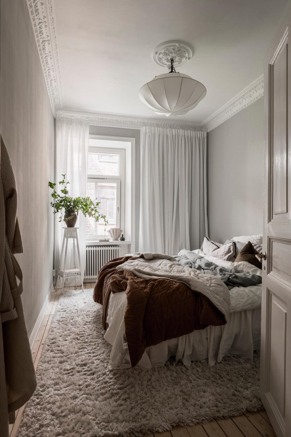 Wallpaper and Historic Charm in a Swedish Apartment 23 light gray bedroom