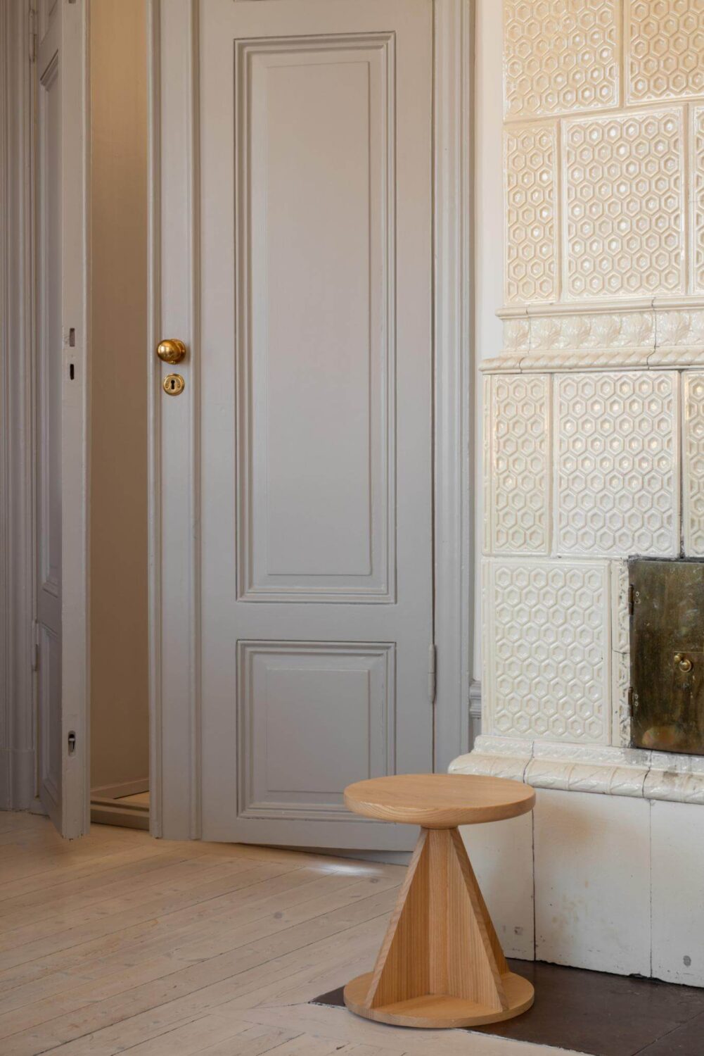 A Corner Apartment with an Industrial Style Kitchen 16 light gray door detail