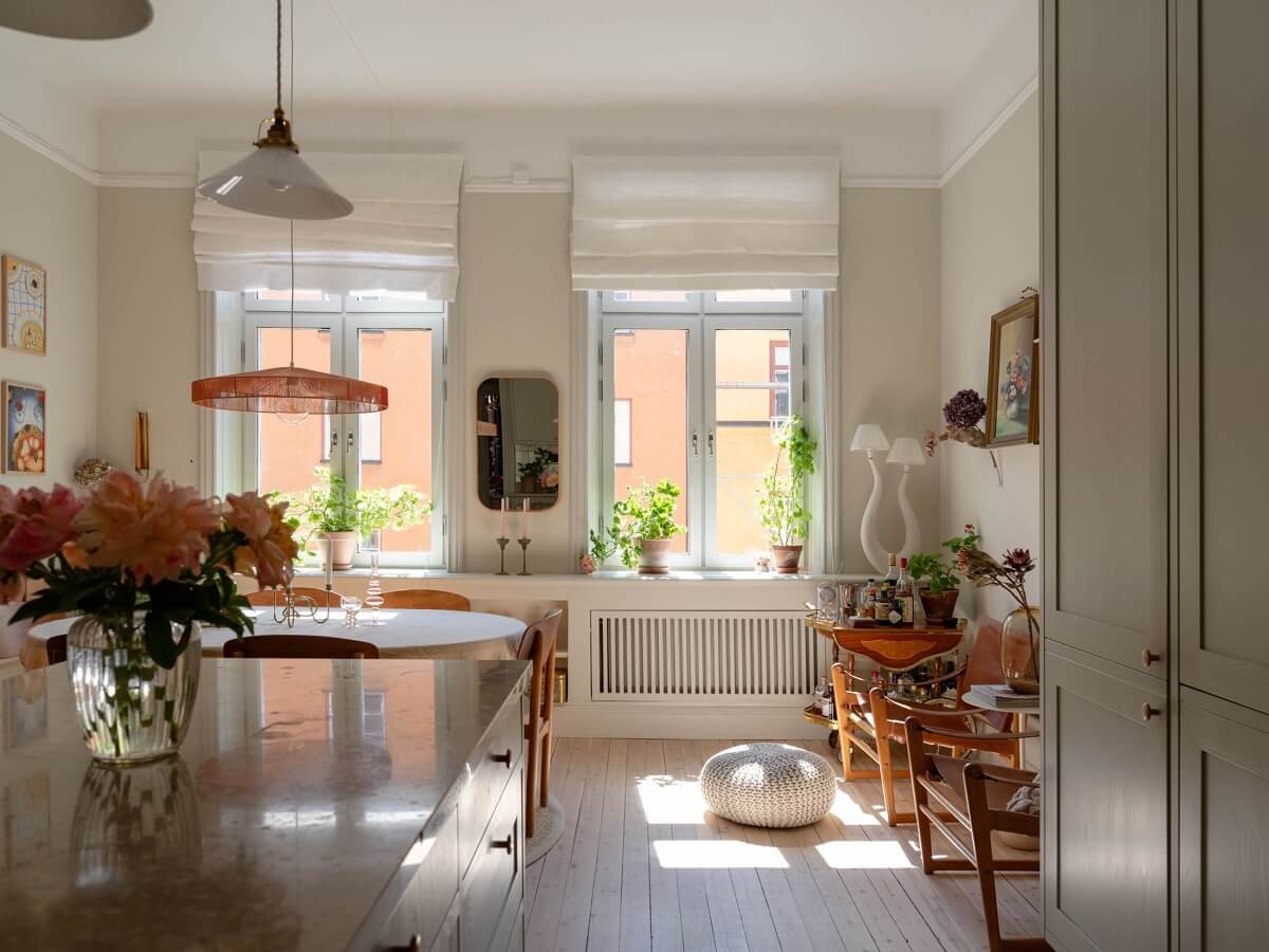 Light and Dark Tones in a Stunning Apartment 24 light kitchen space