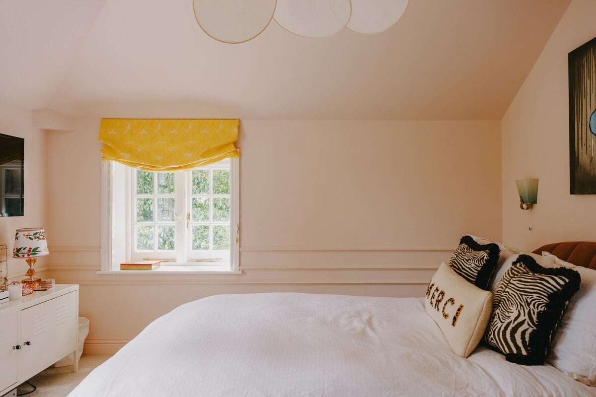 A White English House with a Beautiful Open-Plan Kitchen 14 light pink bedroom yellow curtain